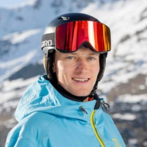 Baptiste moniteur de ski à verbier chez Adrenaline.